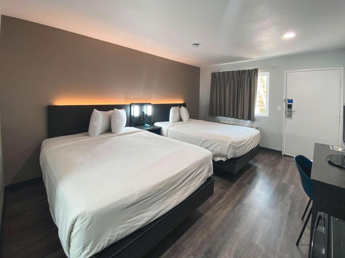Hotel 6-west Sacramento, Ca