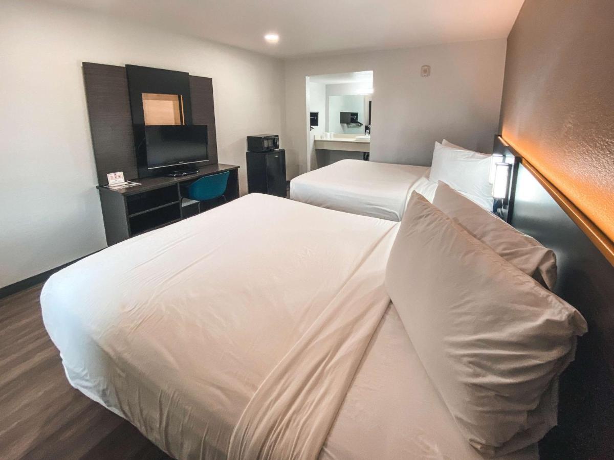 6-west Sacramento, Ca Hotel